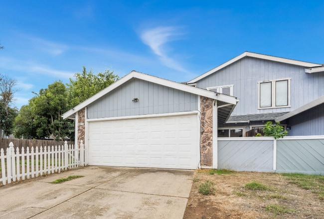 property at 4917 Aizenberg Cir