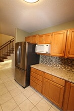 44 Rosemary Ln in Newington, CT - Building Photo - Building Photo