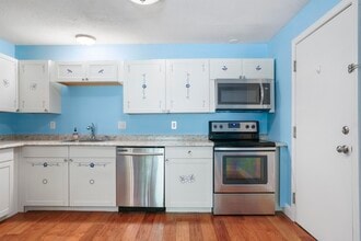 2 Autumn Leaf Dr in Nashua, NH - Building Photo - Building Photo