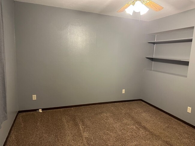 10 Bonneville Dr in Springfield, IL - Building Photo - Building Photo