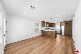 1258 Mariposa St in Glendale, CA - Foto de edificio - Building Photo