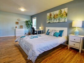 6556 Cleopatra Pl NW in Seattle, WA - Building Photo