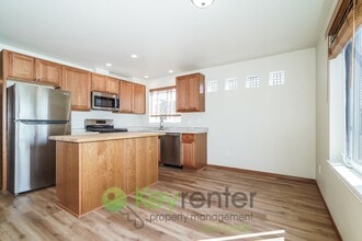 3233 Walnut Ave SW in Seattle, WA - Building Photo - Building Photo