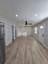 11649 Sunglow St, Unit 3 in Santa Fe Springs, CA - Foto de edificio - Building Photo