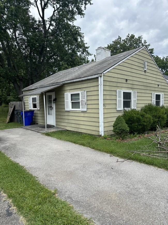937 Meadow Ln in Lexington, KY - Building Photo - Building Photo