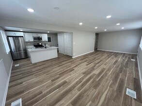 4813 W 102nd St in Oak Lawn, IL - Building Photo - Building Photo