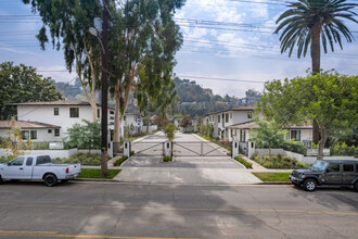 Eagle Rock in Los Angeles, CA - Foto de edificio - Building Photo