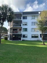 16171 Blatt Blvd in Weston, FL - Building Photo - Building Photo