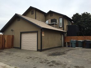 1040 S Edison St in Visalia, CA - Foto de edificio - Building Photo