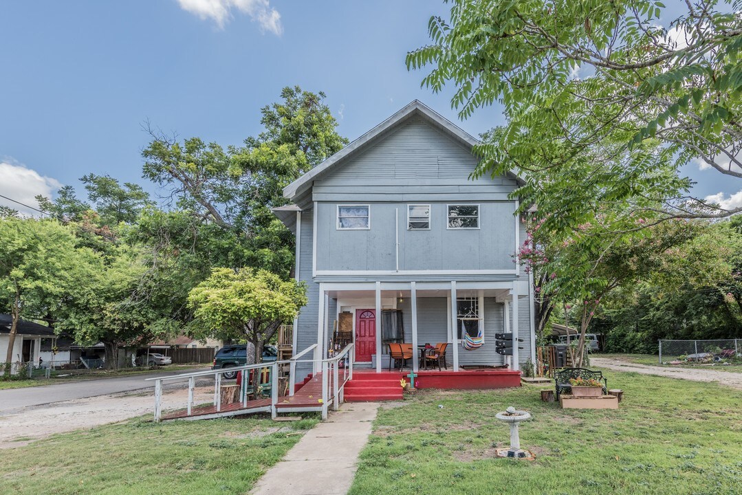 146 Fairview Ave in San Antonio, TX - Foto de edificio