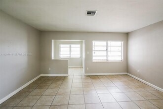 1710 NW 109th St in Miami, FL - Building Photo - Building Photo