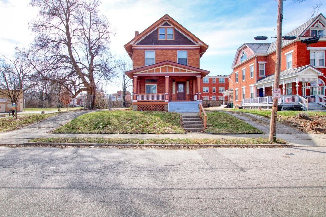 1609 Ruth Ave in Cincinnati, OH - Building Photo