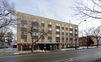 7733 S South Shore Dr in Chicago, IL - Foto de edificio - Building Photo