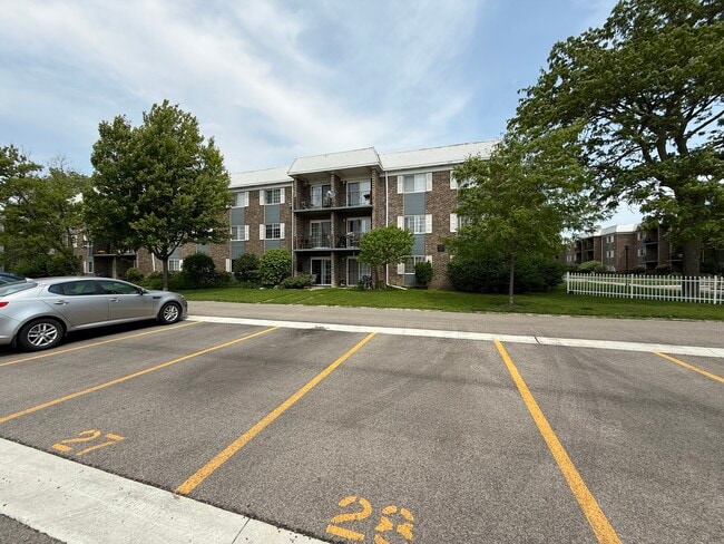 property at 1511 N Windsor Dr