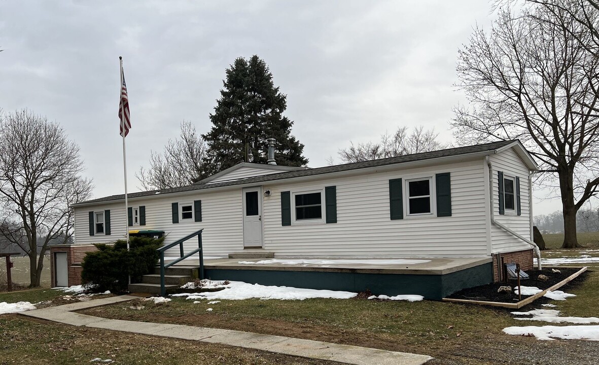44 Timber Ln in Hanover, PA - Building Photo