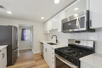 2110 E 16th St in Austin, TX - Building Photo - Building Photo