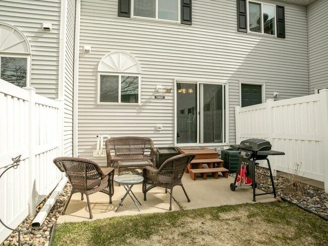 15493 Flight Way in Apple Valley, MN - Building Photo - Building Photo