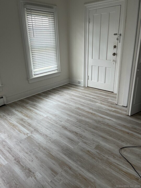 568 Danbury Rd in New Milford, CT - Building Photo