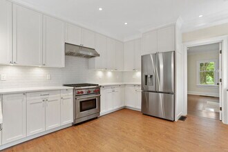 11 Augustus Ln in Greenwich, CT - Building Photo - Building Photo