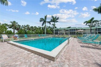 6725 Winkler Rd in Ft. Myers, FL - Building Photo - Building Photo