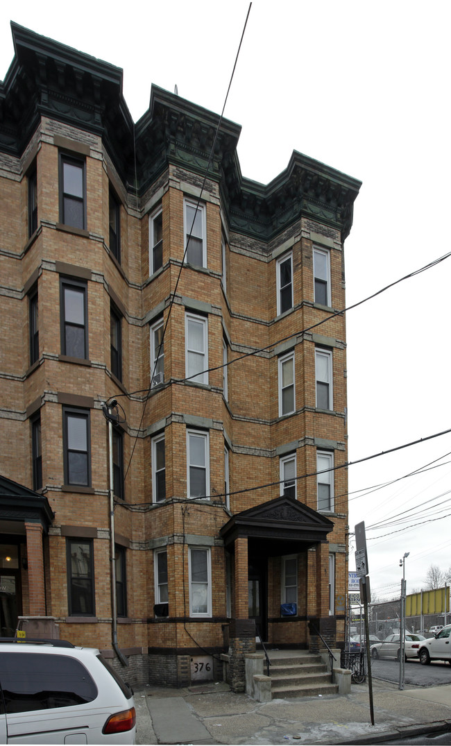 376 Baldwin Ave in Jersey City, NJ - Foto de edificio - Building Photo
