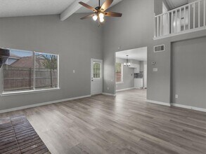 10919 Kirkbud Ln in Houston, TX - Foto de edificio - Building Photo