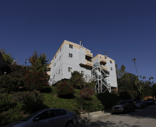 931 Tularosa Dr in Los Angeles, CA - Foto de edificio - Building Photo
