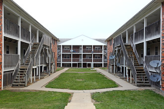 Edon Apartments in Iowa City, IA - Building Photo - Building Photo