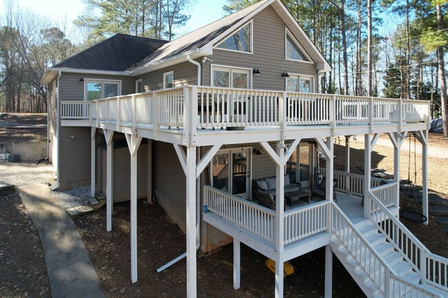 108 Horseshoe Cir in Eatonton, GA - Foto de edificio - Building Photo