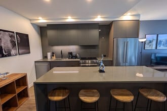 952 Johnson St in Victoria, BC - Building Photo - Building Photo