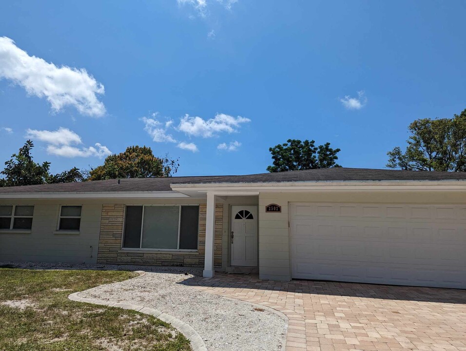 2502 Tulip St in Sarasota, FL - Building Photo