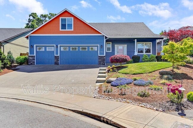 property at 720 Bella Terra Ave SE