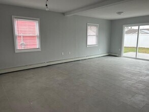 2 Crag Ln in Levittown, NY - Building Photo - Building Photo