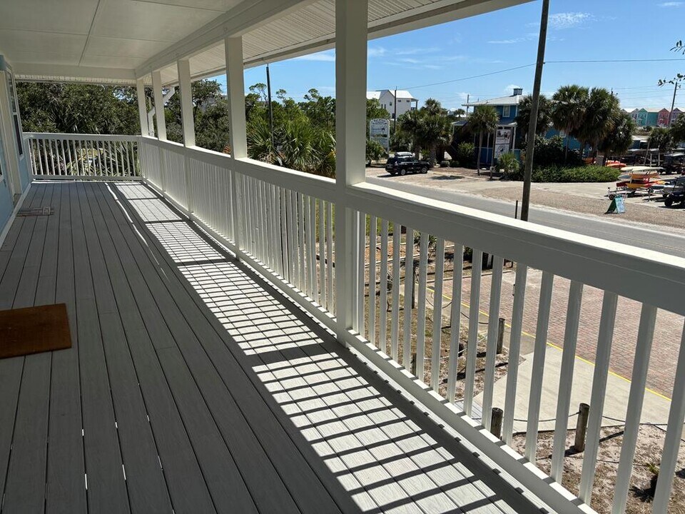 139 E Pine Ave in Saint George Island, FL - Building Photo