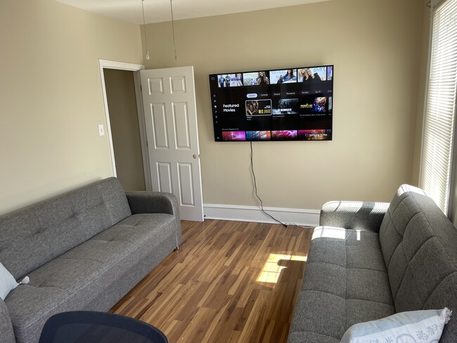 600 Roxborough Ave, Unit 2nd floor, Unit 2nd floor