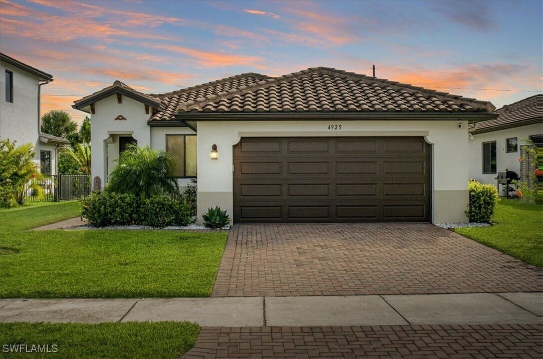 4925 Gambero Wy in Ave Maria, FL - Foto de edificio