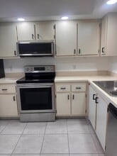 3178 Via Poinciana, Unit 3030 in Greenacres, FL - Foto de edificio - Building Photo