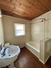 2812 Angier Rd in Huntsville, TX - Building Photo - Building Photo