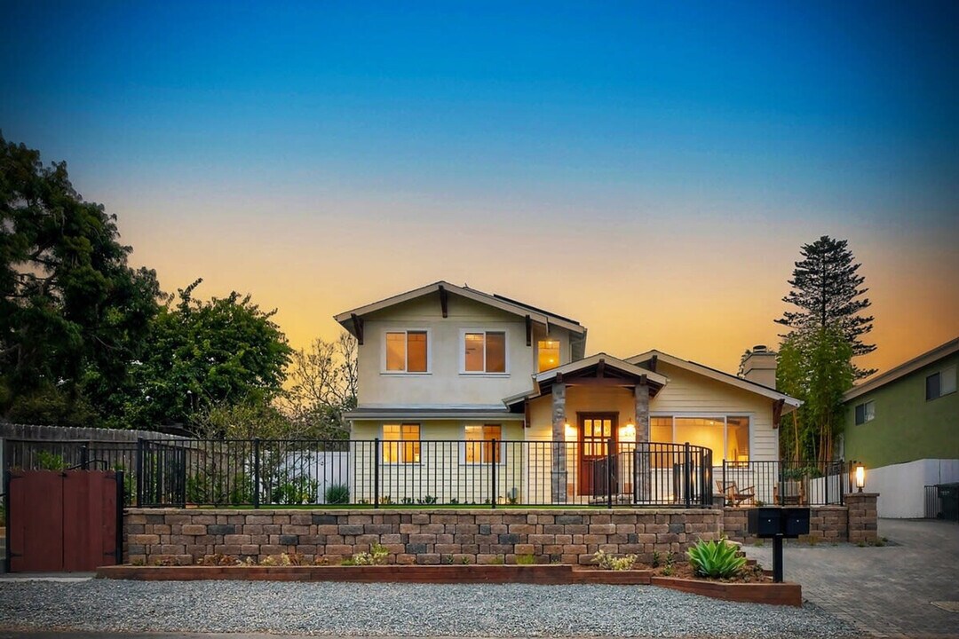 541 San Dieguito Dr in Encinitas, CA - Building Photo