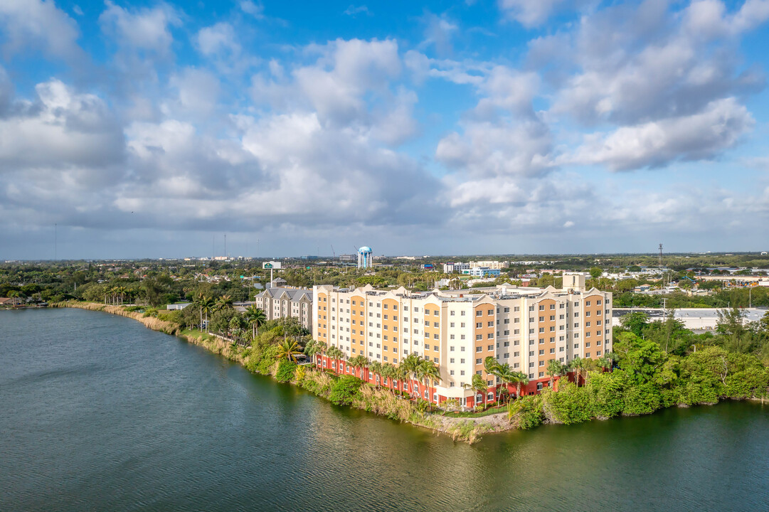 Meridian Apts. 55+ Senior Living in Hollywood, FL - Building Photo