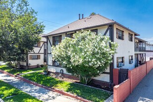 457 W Elm Ave in Burbank, CA - Building Photo