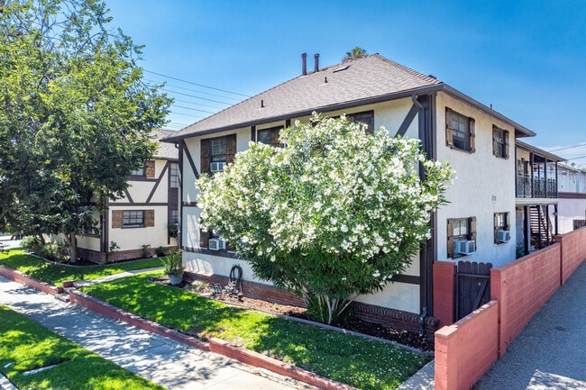 457 W Elm Ave