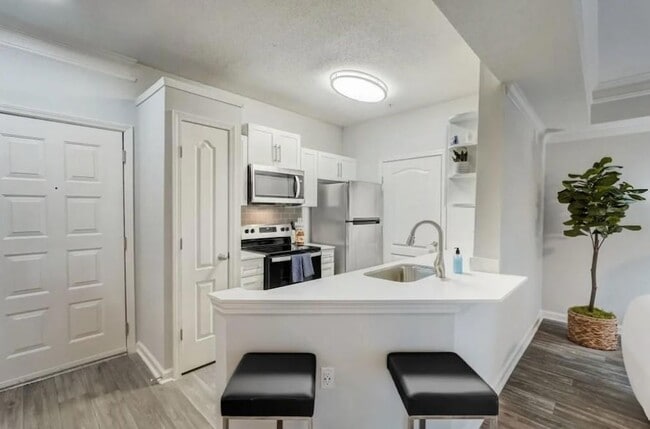 2900 Pharr Ct S Northwest in Atlanta, GA - Building Photo - Building Photo
