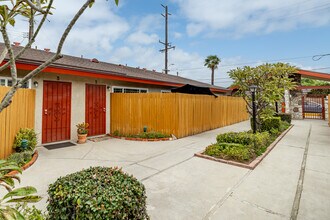 Dale Terrace in Buena Park, CA - Foto de edificio - Building Photo