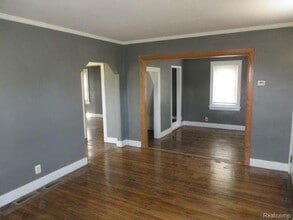 1026 E Muir Ave in Hazel Park, MI - Building Photo - Building Photo
