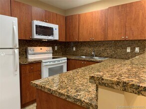 420 NW 51st St-Unit -422 in Miami, FL - Building Photo - Building Photo