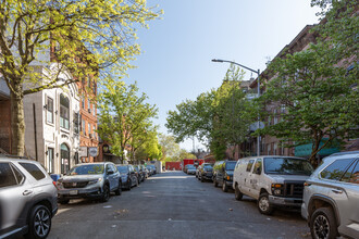 163 Rodney St in Brooklyn, NY - Foto de edificio - Building Photo