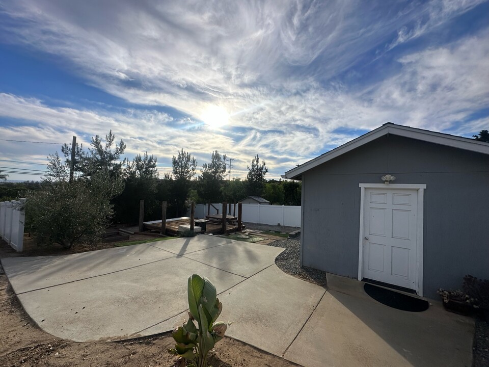 2128 Gum Tree Ln in Fallbrook, CA - Building Photo