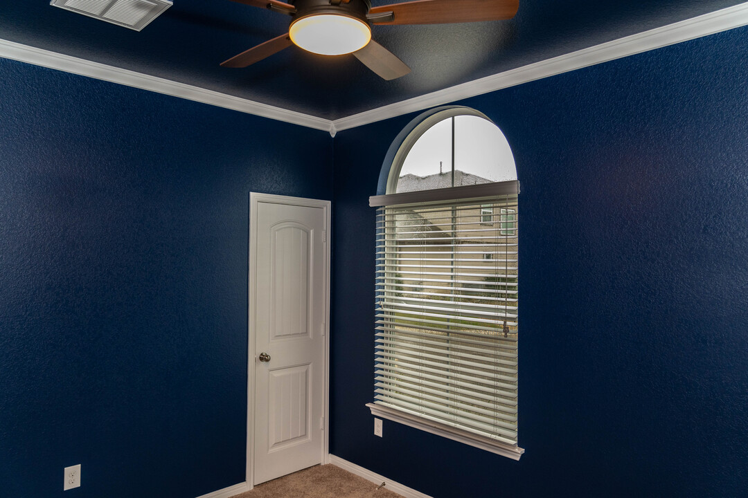 13700 Sage Grouse Dr, Unit #402 in Austin, TX - Building Photo