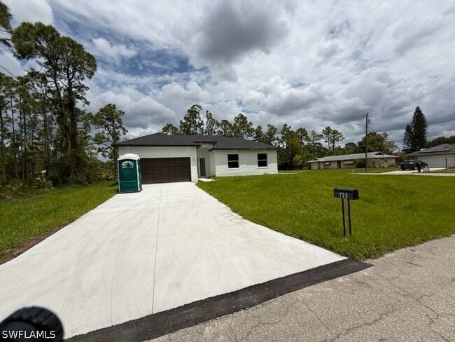 723 Epps Brown St E in Lehigh Acres, FL - Foto de edificio - Building Photo